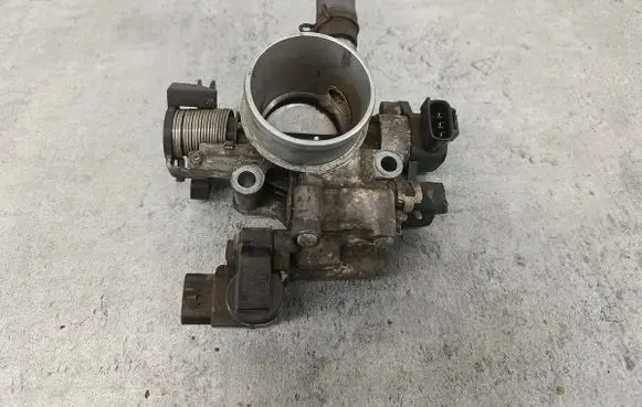 Toyota Corolla E120 E130 Throttle body valve 222100D090