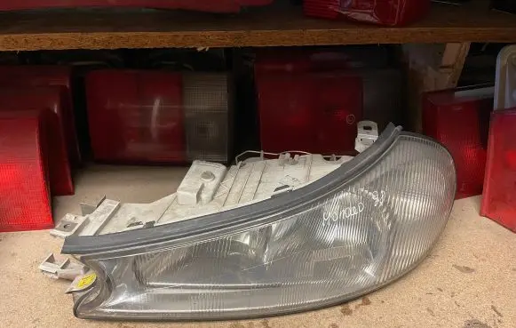 Ford Mondeo MK II Headlight/headlamp 1305235322 0301098201