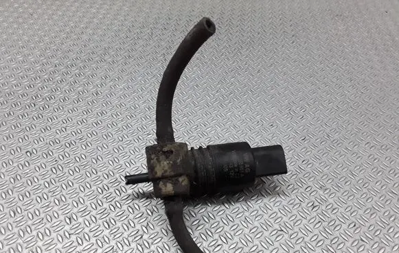 Volkswagen PASSAT B6 Windscreen/windshield washer pump 1T0955651A
