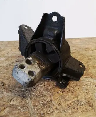 Hyundai i30 Engine mount bracket