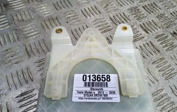 Tesla Model S Other control units/modules P1495133-00-A