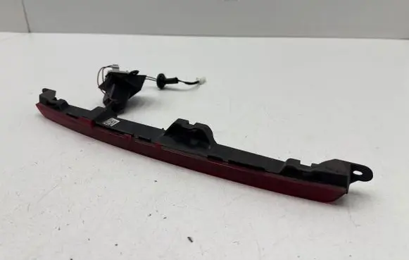 Infiniti Q30 Third/center stoplight A1569069600 A1669063600