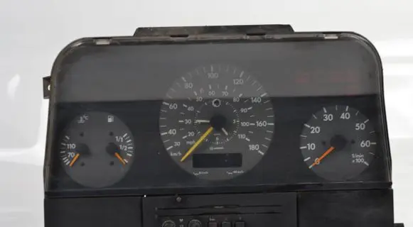 Speedometer (instrument cluster)