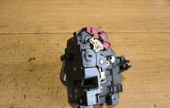 Audi A4 S4 B6 8E 8H Rear door lock 8E0839015C