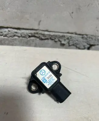 Mercedes-Benz E W211 Air pressure sensor A0041533128