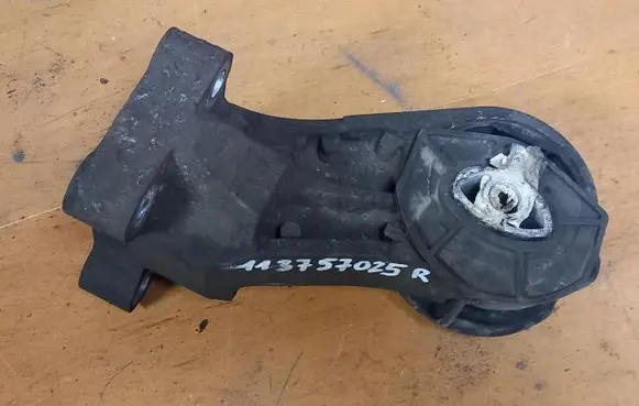 Renault Master III Engine mount vacuum valve 113757025R