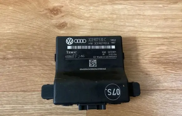 Volkswagen PASSAT B6 Gateway control module 3C0907530C 3C0907951A