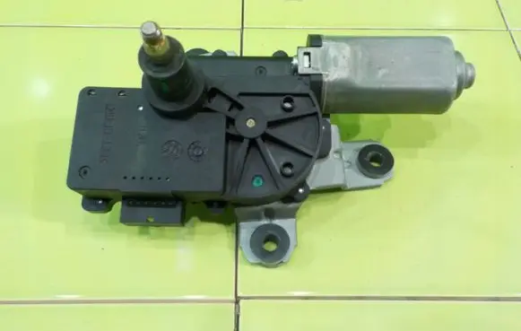 Chevrolet Captiva Rear window wiper motor 96627058