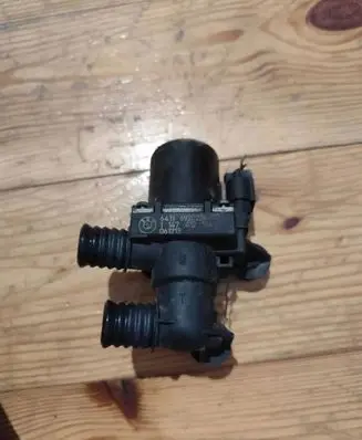 BMW 5 E60 E61 Coolant heater control valve 6920226 1147412174