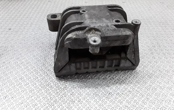 Engine mount bracket