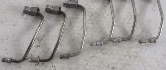 Volkswagen Touareg I Fuel injector supply line/pipe 