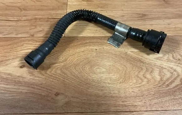 Opel Insignia A Engine coolant pipe/hose 55566095