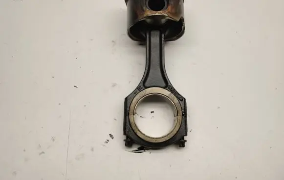 Mercedes-Benz E C207 W207 Connecting rod/conrod A6510300020