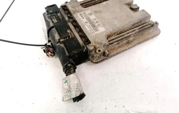 Volkswagen Touareg I Engine control unit/module 070906016F 0281011258