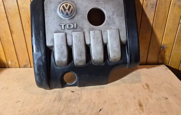 Volkswagen Touran I Engine cover (trim) 03G103925BP 03G103925BF 03G103925BQ