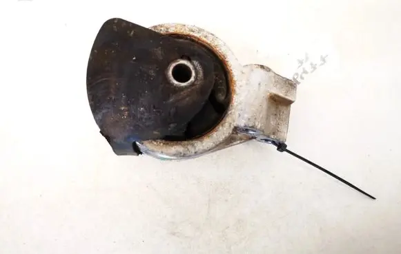 Volvo S40, V40 Engine mount bracket