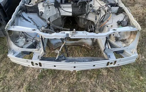 Mercedes-Benz E W124 Front bodywork piece 