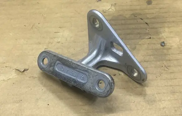 Mercedes-Benz E W211 Front door upper hinge 