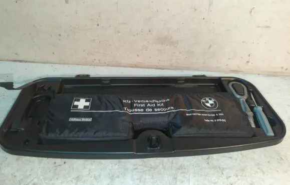 BMW 5 E60 E61 Tool box 6761420