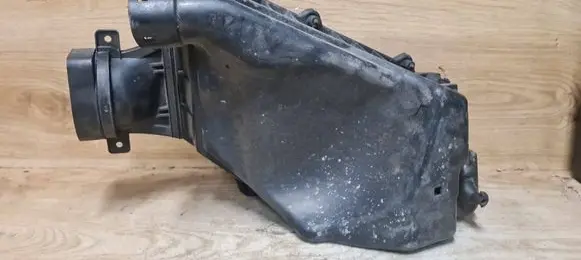 Volvo V50 Air filter box 30792181