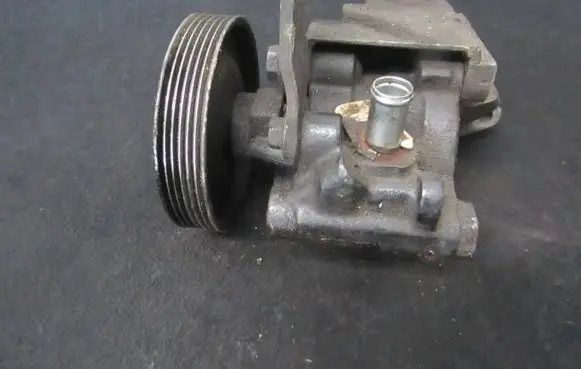 Renault 19 Power steering pump 7700741348