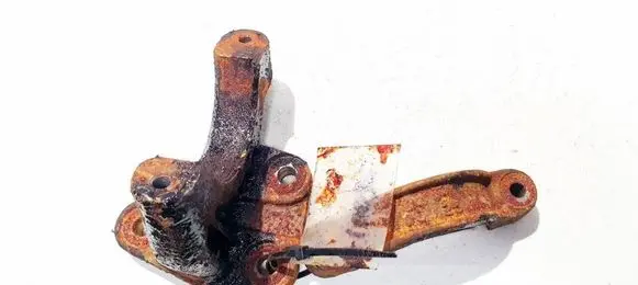 Engine mounting bracket