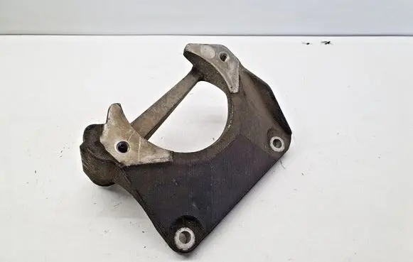 BMW 5 E60 E61 Engine mounting bracket 6761117