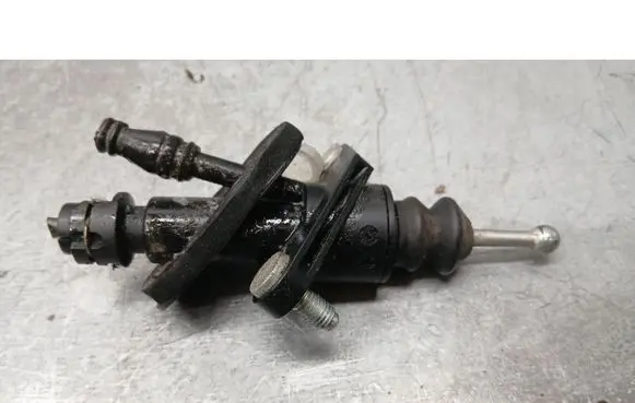 Opel Corsa C Clutch master cylinder 9126216
