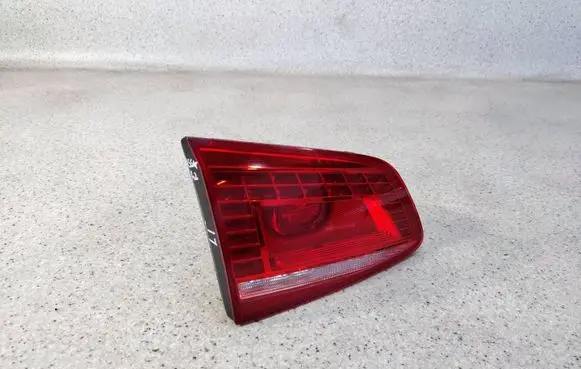 Tailgate rear/tail lights