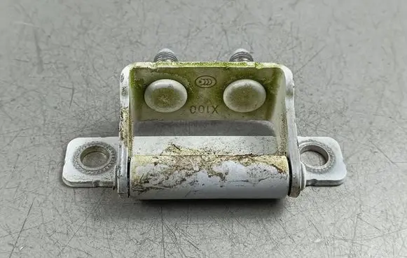 SsangYong Korando Tailgate/trunk/boot hinge