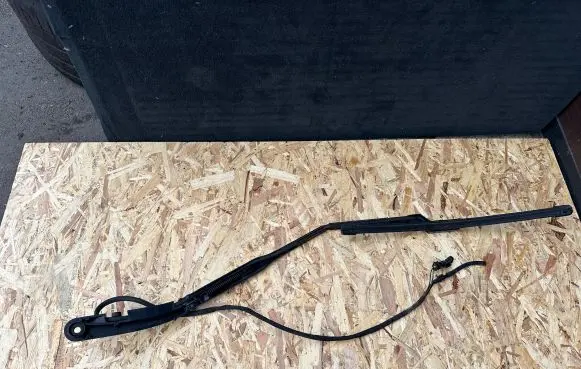Volvo XC60 Windshield/front glass wiper blade W000082547