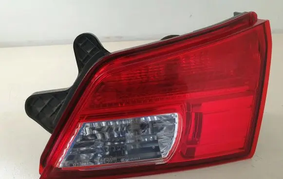 Subaru Outback Tailgate rear/tail lights 13220072