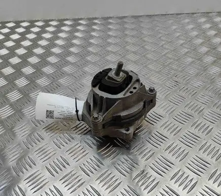 BMW 3 F30 F35 F31 Engine mount bracket 6865469
