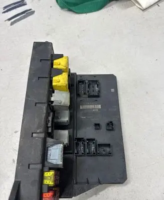 Mercedes-Benz Sprinter W906 Fuse module A9069006303 A9069024301 A9069017501