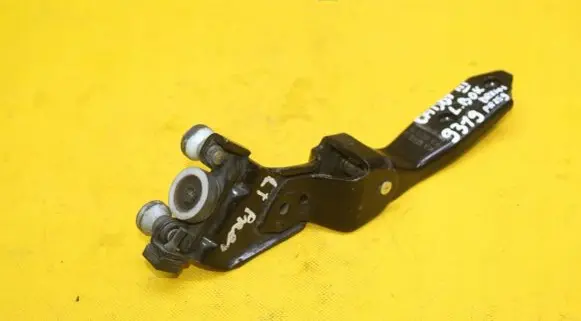 Volkswagen Caddy Sliding door upper roller guide/hinge 2K0843335A