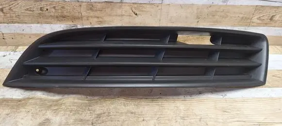Volkswagen PASSAT B6 Front bumper lower grill 3C0853665