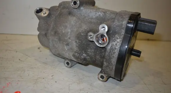 Toyota RAV 4 (XA50) Air conditioning (A/C) compressor (pump) 0424001102
