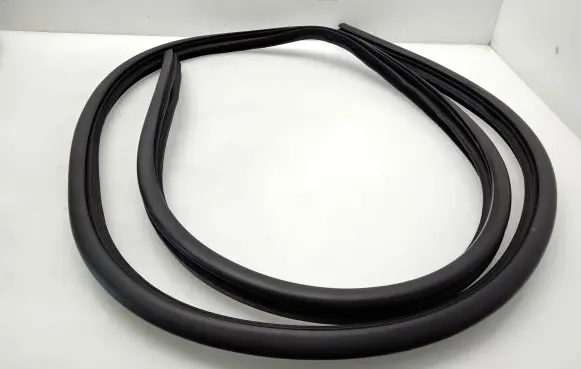 Suzuki Swift III Rubber seal rear door 