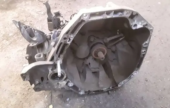 Renault Clio III Manual 5 speed gearbox JR5124