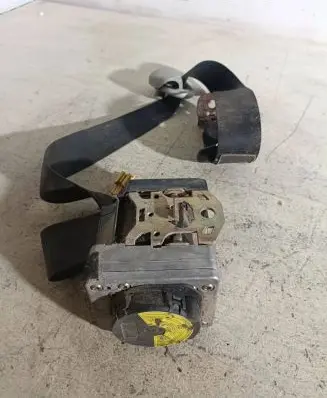 Volkswagen Golf IV Front seatbelt