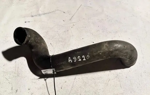 BMW 7 E38 Engine coolant pipe/hose 2246724