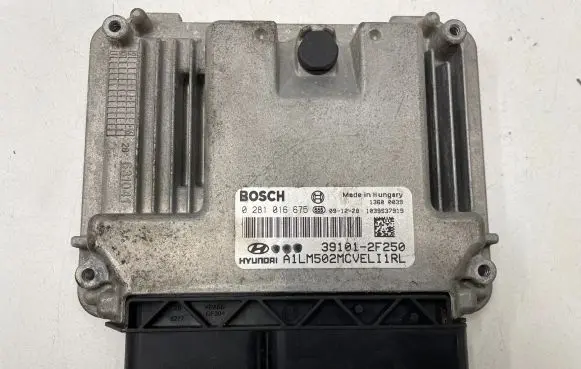 Hyundai ix35 Engine control unit/module 391012F250 1039S37919 0281016675