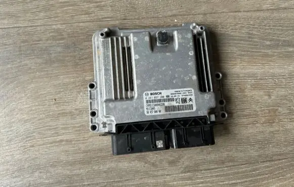 Peugeot 308 Engine control unit/module 9845780880