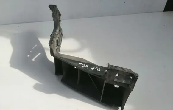 Volkswagen Polo IV 9N3 Bumper support mounting bracket corner 6Q6807376