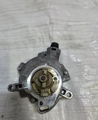 Ford Focus Vacuum pump BM5G-2A451-EB