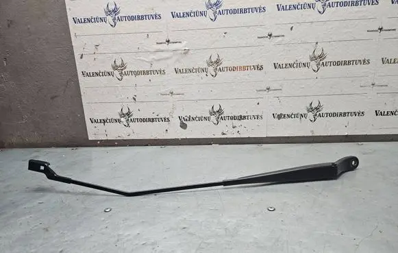 Peugeot 2008 I Front wiper blade arm 9673292080