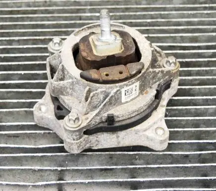 BMW 1 F20 F21 Engine mount bracket 6859411
