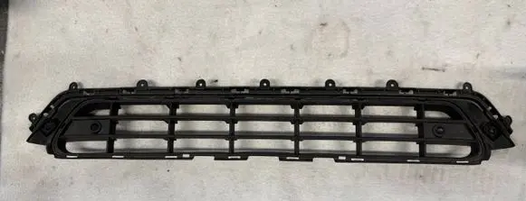 Volvo XC40 Front bumper lower grill 31650117