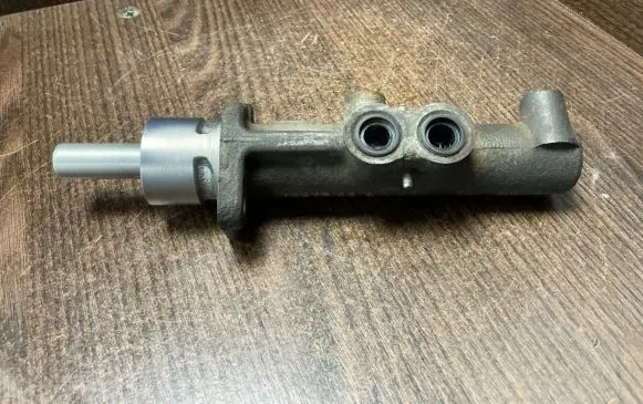 Iveco Daily 4th gen Master brake cylinder 21027999