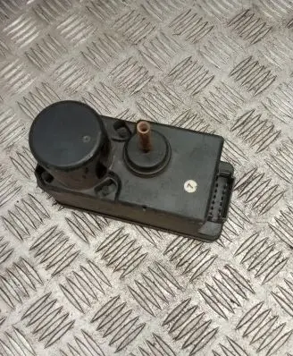 Volkswagen PASSAT B3 Central locking vacuum pump 357862257